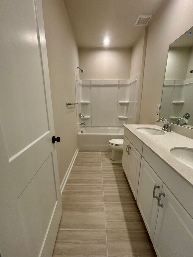 Building Photo - Beautiful, New Construction Townhouse in G...