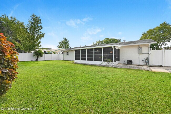 Building Photo - 1160 La Brea Ave