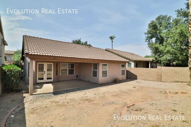 Building Photo - 3226 E Sequoia Dr