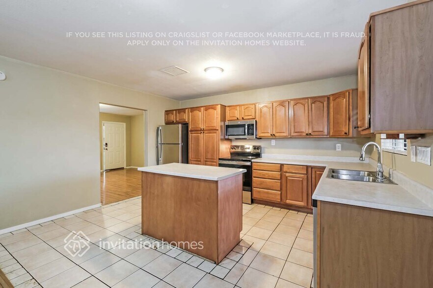 Building Photo - 6940 W Catalina Dr