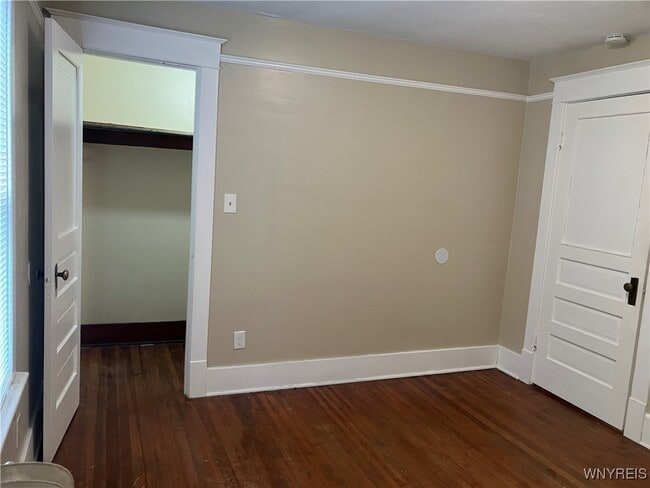 Building Photo - 2253 Niagara St