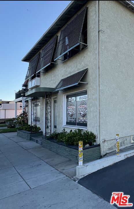 Building Photo - 383 Redondo Ave