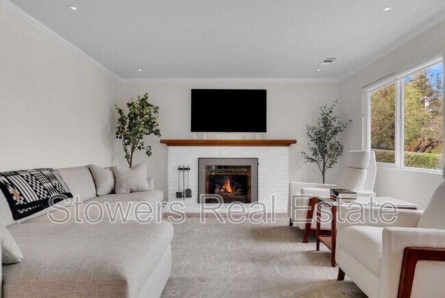 Building Photo - 627 N Silverado Dr