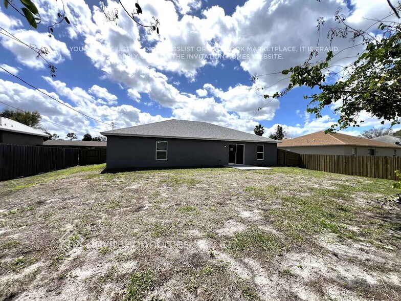 Building Photo - 225 SW Grove Ave