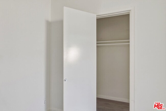 Building Photo - 11746 Goshen Ave