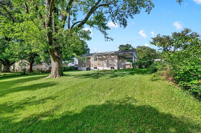 Building Photo - 273 Roderick Dr