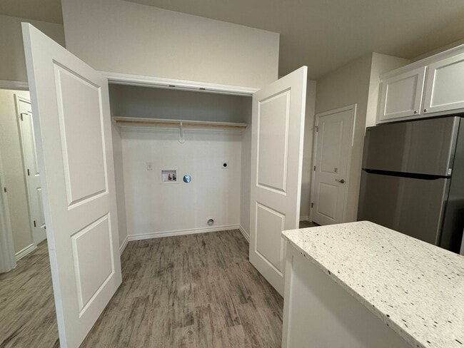 Building Photo - 5106 Rose Petal Ct