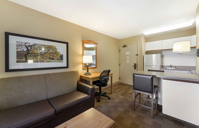 Building Photo - Furnished Studio-Cleveland - Airport - Nor...