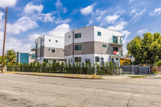 Building Photo - 1638 S Longwood Ave