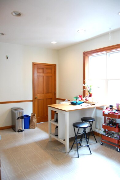 Building Photo - 14 Cottage Ave