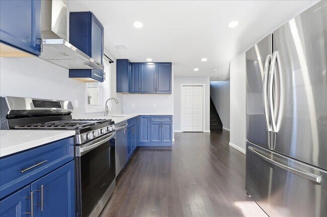 Building Photo - 225 Freeman Ave