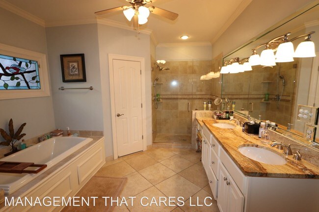Building Photo - 5238 Lexington Park Cir N