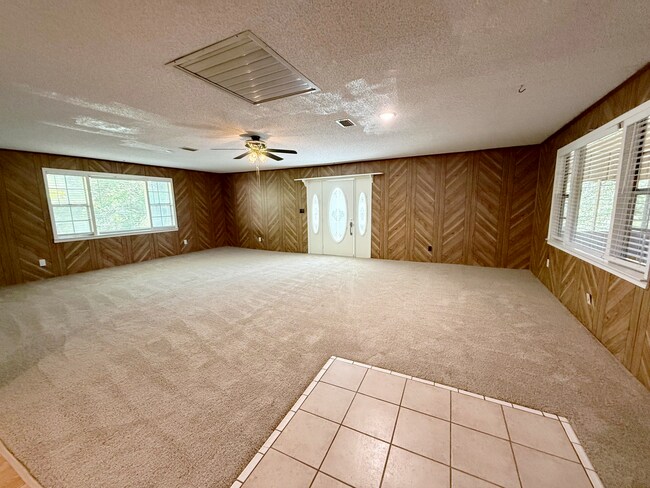 Building Photo - Milton / Pace - 3 bedroom, 2 bathroom