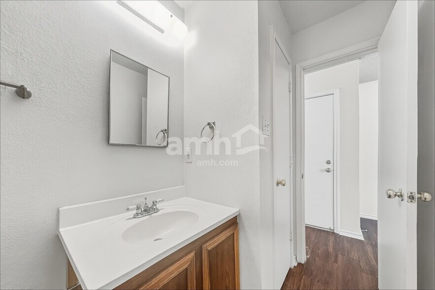 Building Photo - 10109 Chapel Glen Ter
