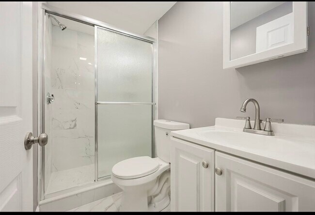 Building Photo - 16 Hawes St