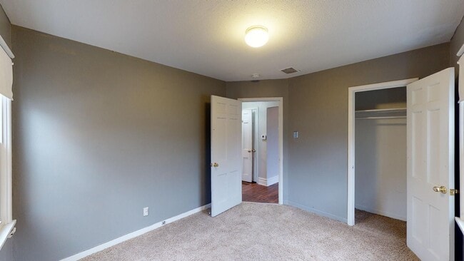 Building Photo - 2 Bed Home in Beaverdale area (Available March 15th)