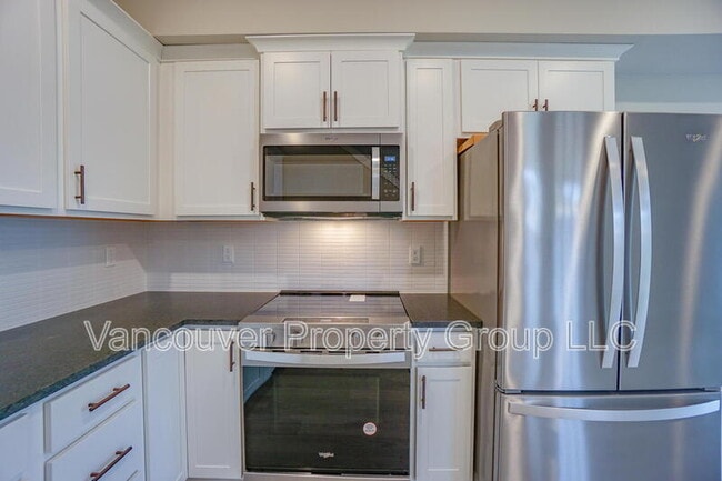 Building Photo - 2217 E Juniper Cir