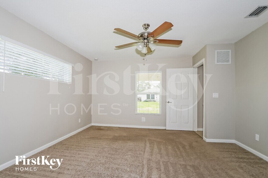 Building Photo - 1525 SW Fresno Rd