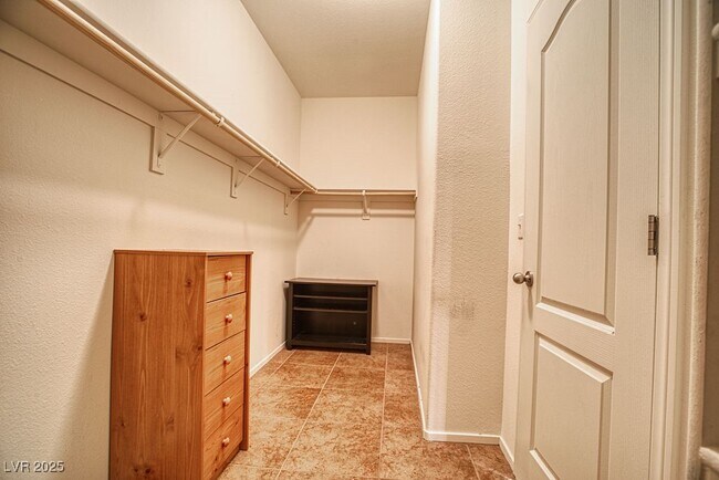 Building Photo - 8013 San Mateo St
