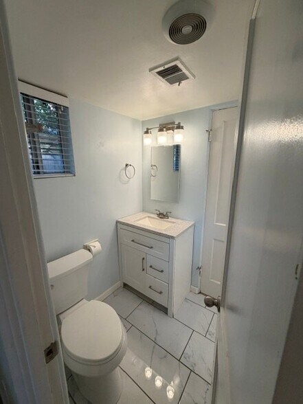 Building Photo - 6124 N 18th Dr