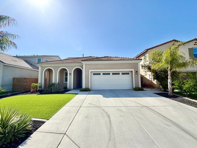 Building Photo - Spacious Heritage Lake Home with Solar & Main-Level Primary Suite