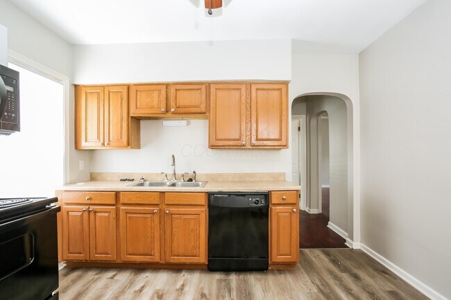 Building Photo - 731 S Highland Ave