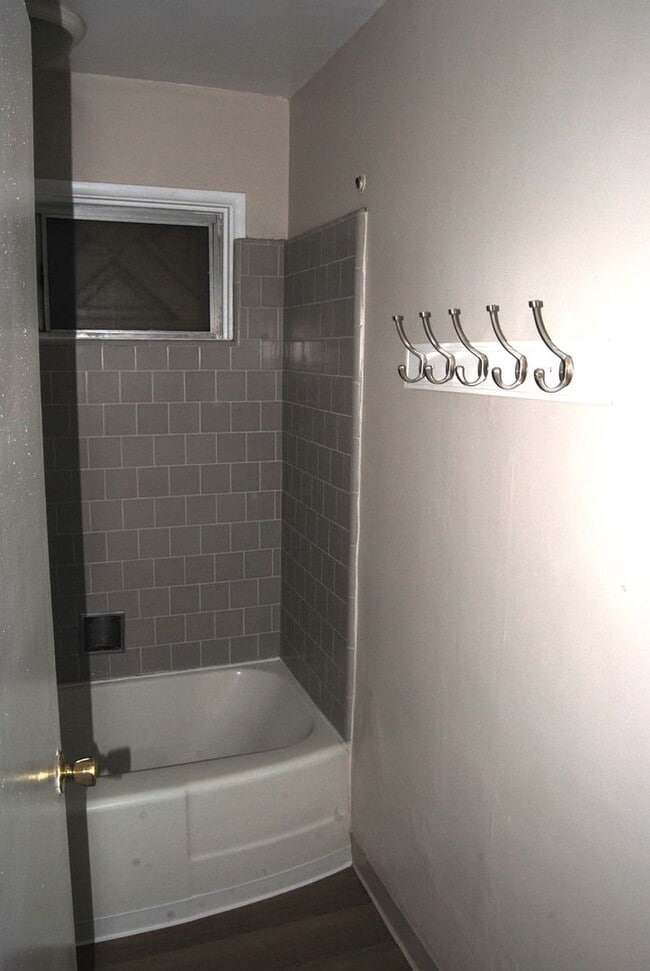 Building Photo - 40 Myrtle St