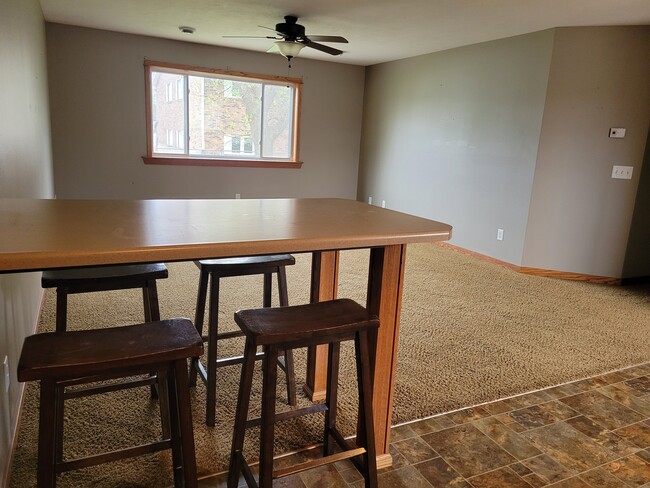 Building Photo - 720 Brooklawn Dr