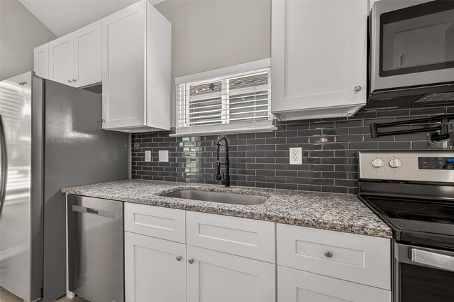 Building Photo - 352 Westchase St