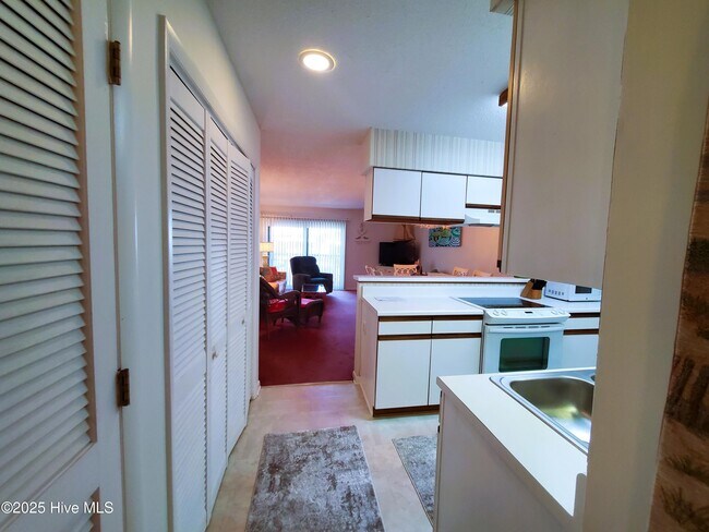 Building Photo - 9100 Reed Dr