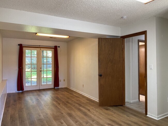 Building Photo - STUDENTS WELCOME! 4 Bed 3 Bath Home in West Ft Collins w/ Garage and Fenced Yard - Lawn Care Incl...