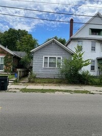 Building Photo - Nice 2 bed/1 bath, Central Air conditionin...