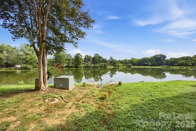 Building Photo - 8157 Cedar Glen Dr