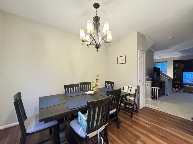 Building Photo - Stunning 3 Bed 2.5 Bath Home With Fenced Yard In Beautiful Harris Property