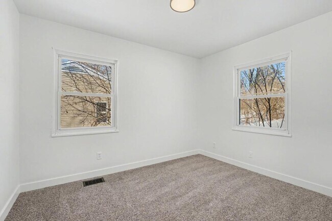 Building Photo - 4601 Curundu Ave