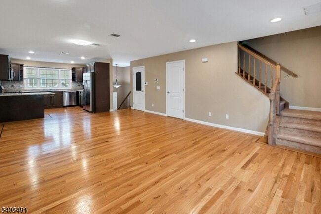 Building Photo - 102 Montgomery St