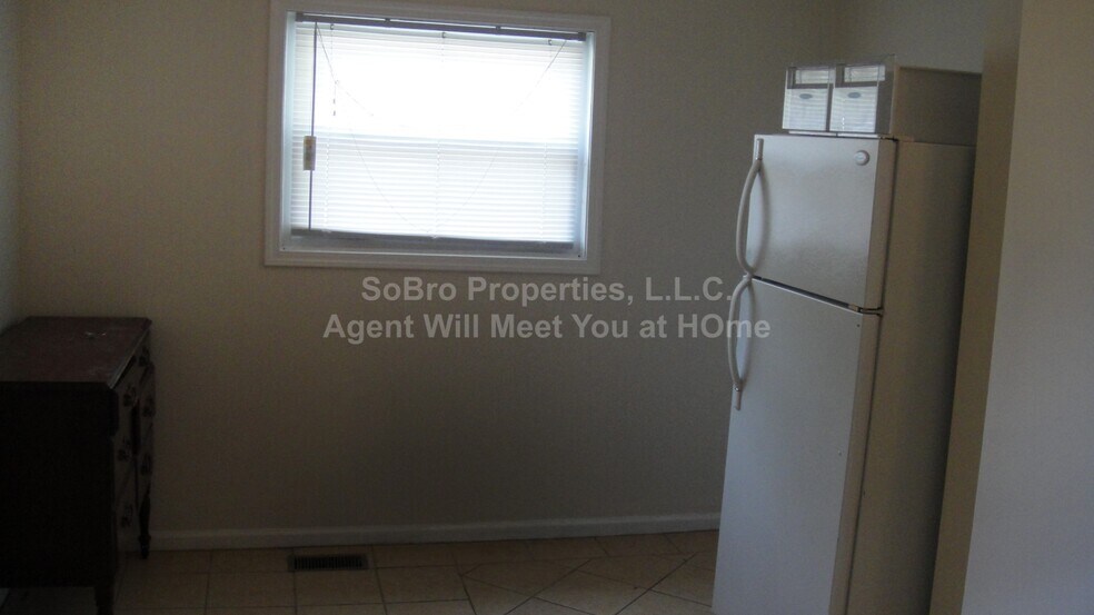 Building Photo - 4054 North Park Avenue