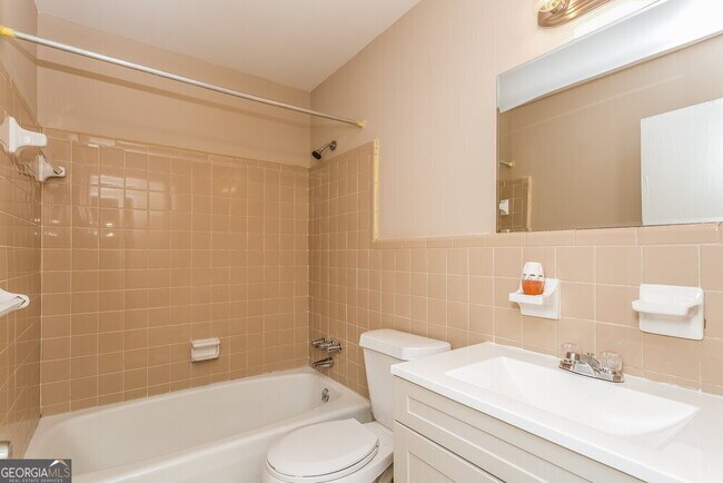 Building Photo - 1909 Argonne Dr