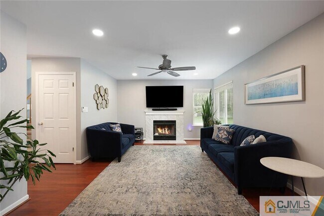 Building Photo - 160 Buttonwood Dr