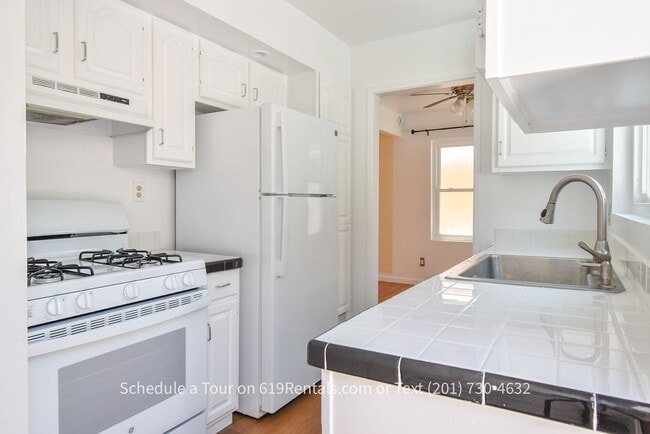Building Photo - 3 Bedroom, 2 Bath House on Shared Lot