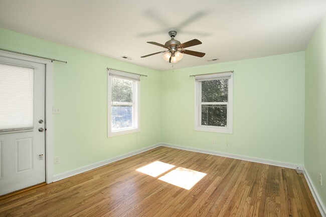 Building Photo - Beautiful and Spacious 5 Bedroom + 3 Bath Home w/ Office close to Downtown!