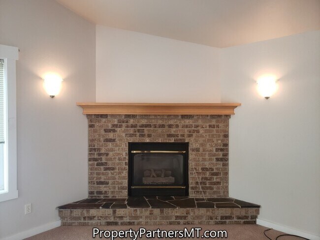 Building Photo - 3 Bedroom 2 Bath House - Near Emily Dickinson School