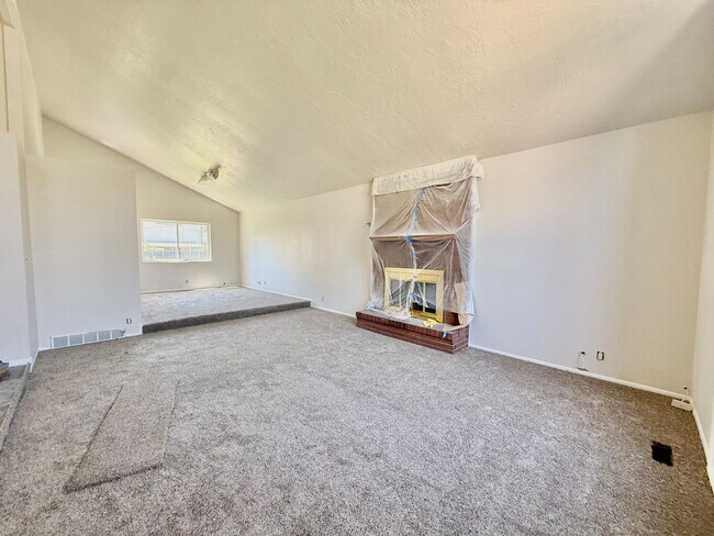 Building Photo - 6424 S Westridge St