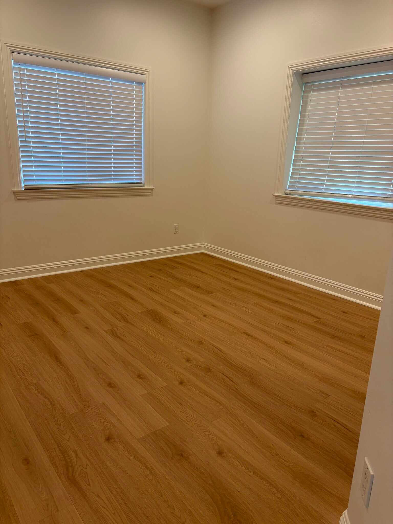 Building Photo - 521 N Irena Ave