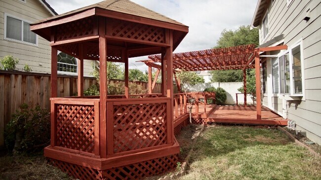 Building Photo - 1323 Chessington Dr