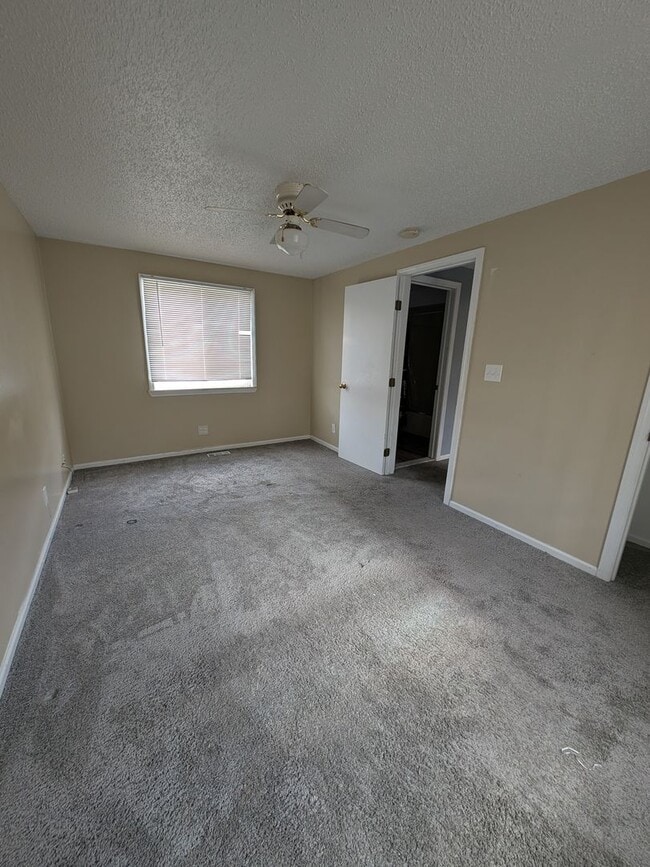 Building Photo - 3 bedrooms 2 bath Garden City