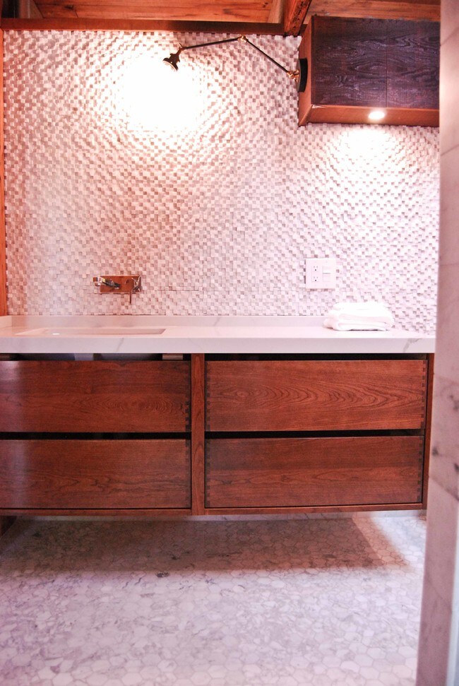 Building Photo - 341 Harbor View Ave