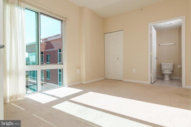 Building Photo - 3101 N Hampton Dr