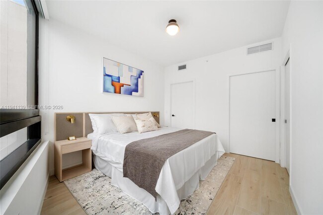 Building Photo - 225 N Miami Ave