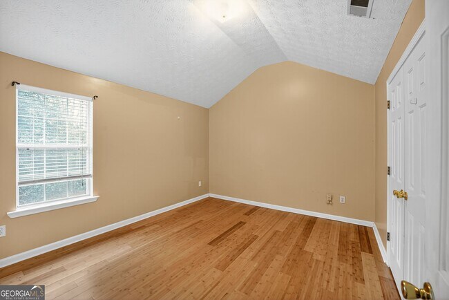 Building Photo - 245 Vaness Dr